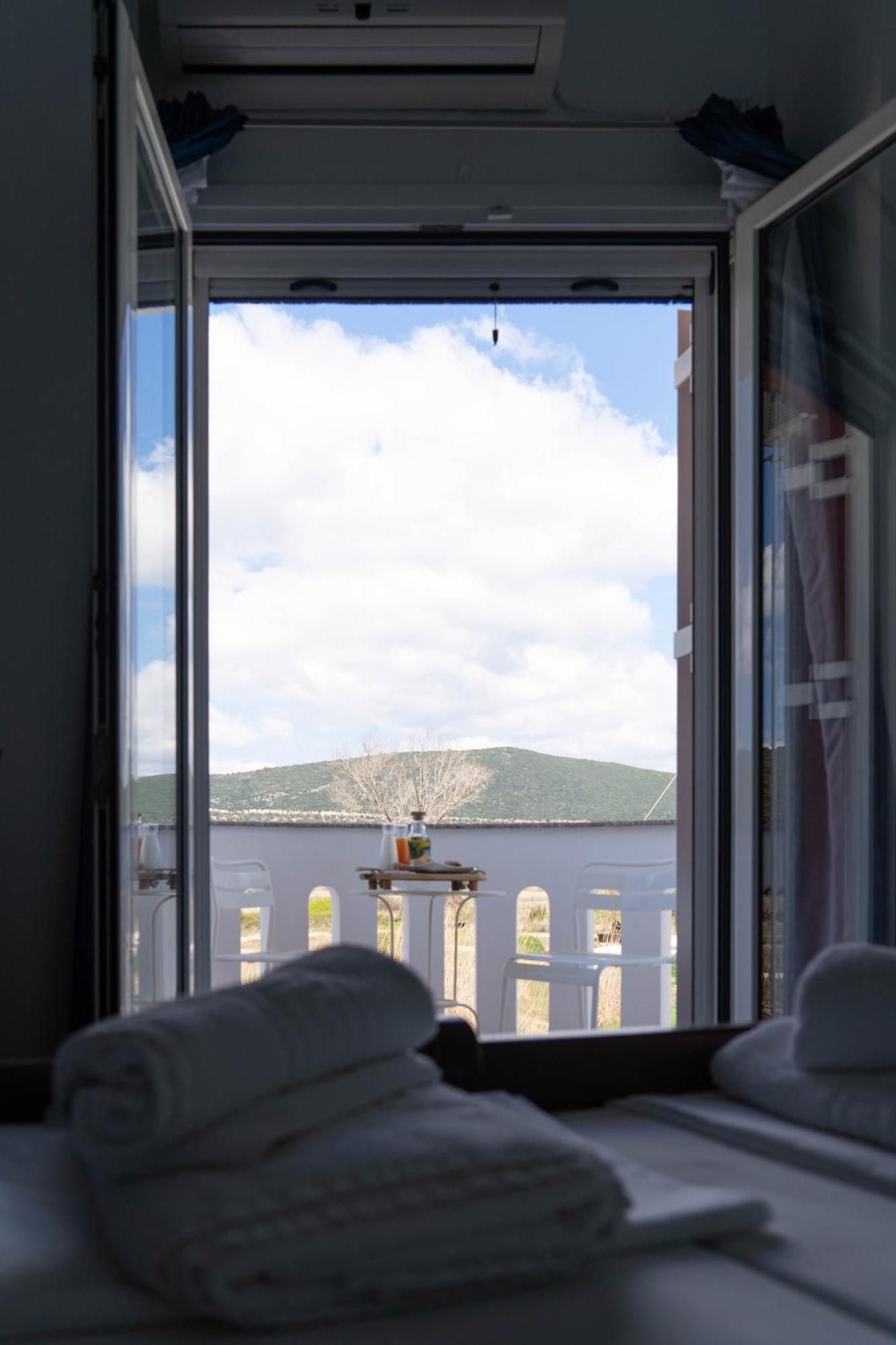 Hotel Alexandros Амудья Екстер'єр фото