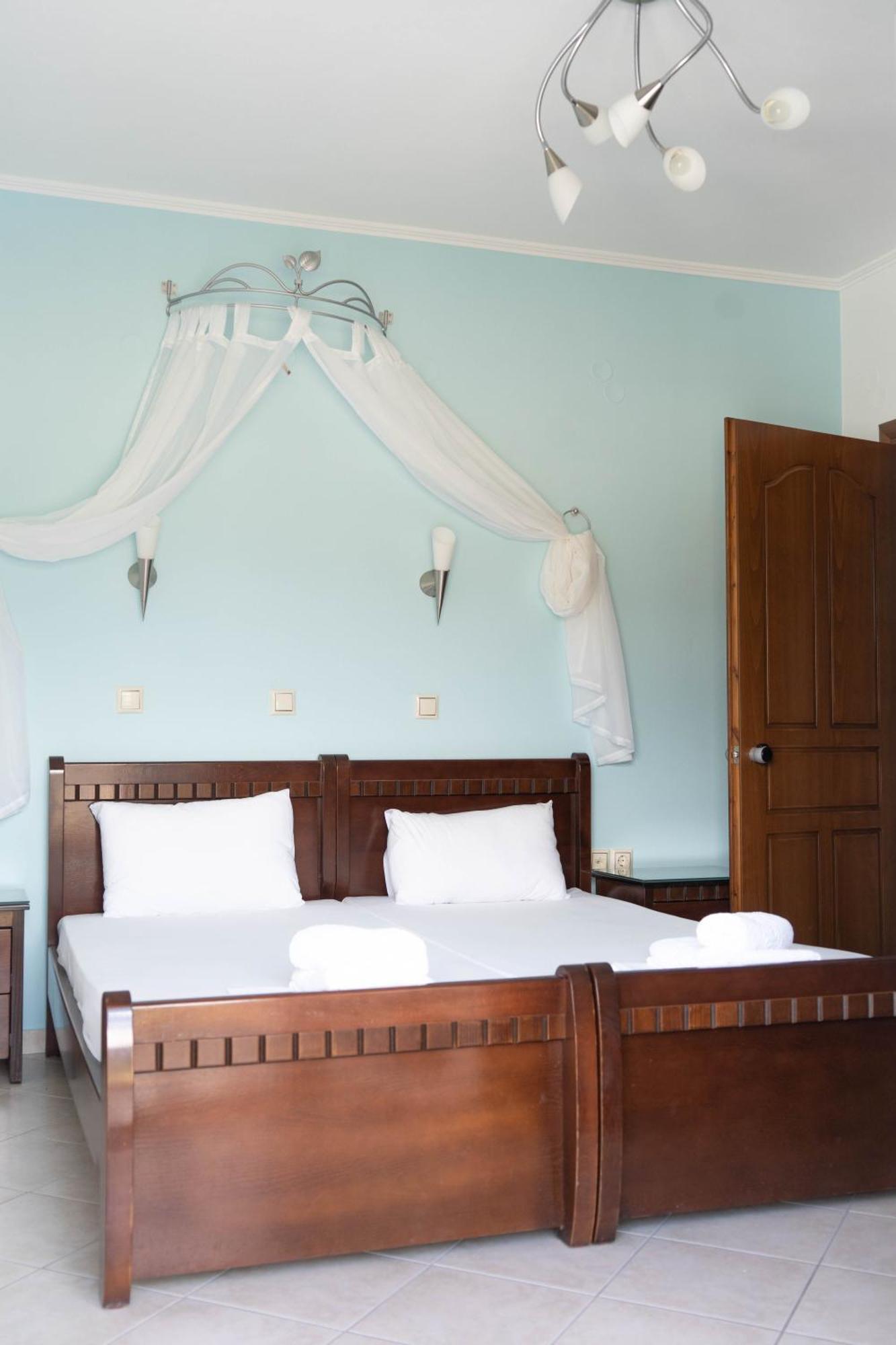 Hotel Alexandros Амудья Екстер'єр фото