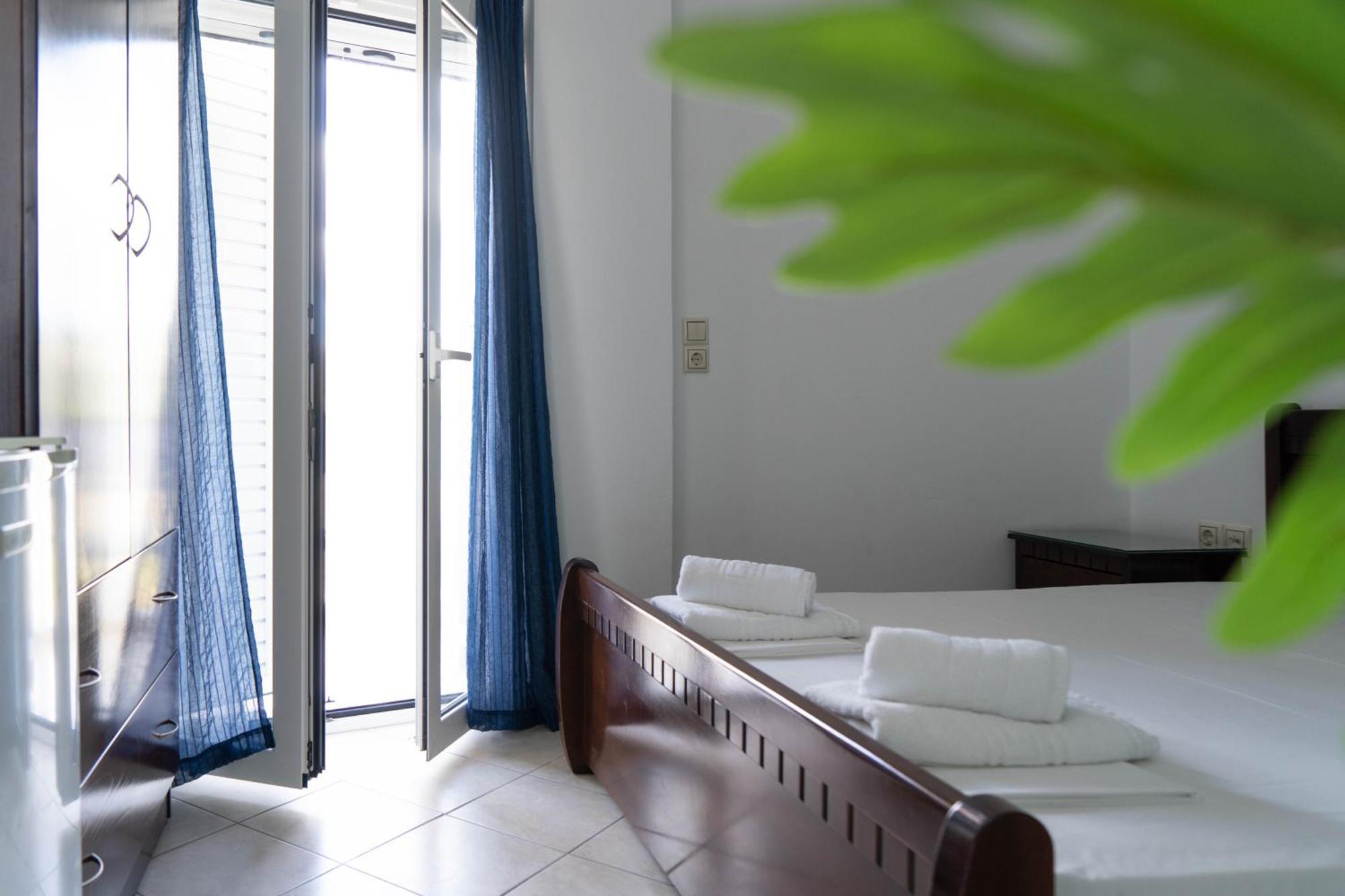 Hotel Alexandros Амудья Екстер'єр фото