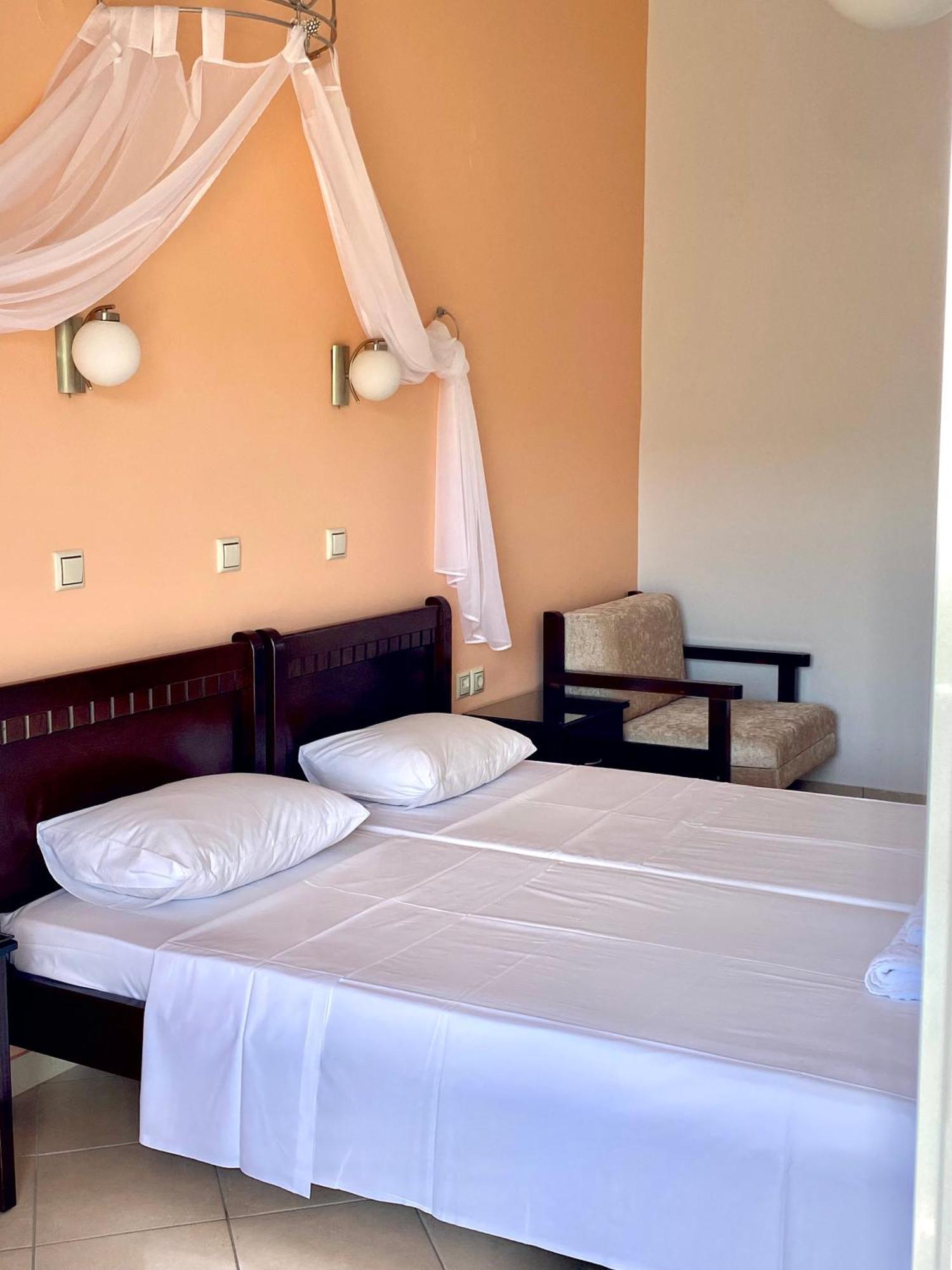 Hotel Alexandros Амудья Екстер'єр фото